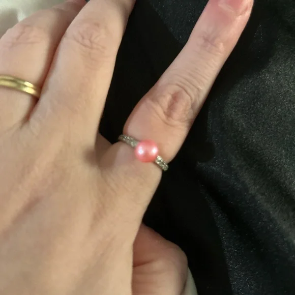 Handmade Elegant Silver and Pink Pearl Ring - Picture 3 of 4